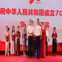 ���ґcף�������ڡ�������ע�ԕ�Ӌ(j��)���ИI(y��)�cף���A���񹲺͇�����70������ˇ�R�ݡ��Иs�@һ�Ȫ�(ji��ng)����(y��u)�㪄(ji��ng)